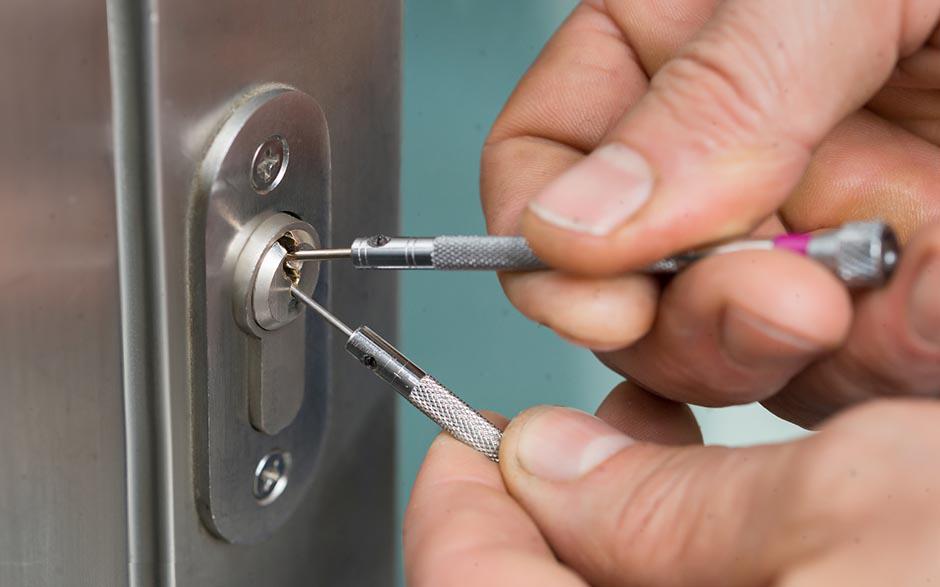 ouverture de porte claquée serrurier Mantes-la-Jolie